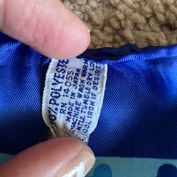 Scarf made in Japan 24” x 24” vintage poly blend graphci design - Picture 3 of 5